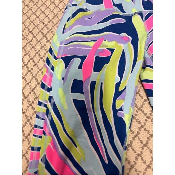Lilly Pulitzer Luxletic Leggings SMALL UPF 50+ Weekender Cropped Indigo Sea Dram - Picture 3 of 6